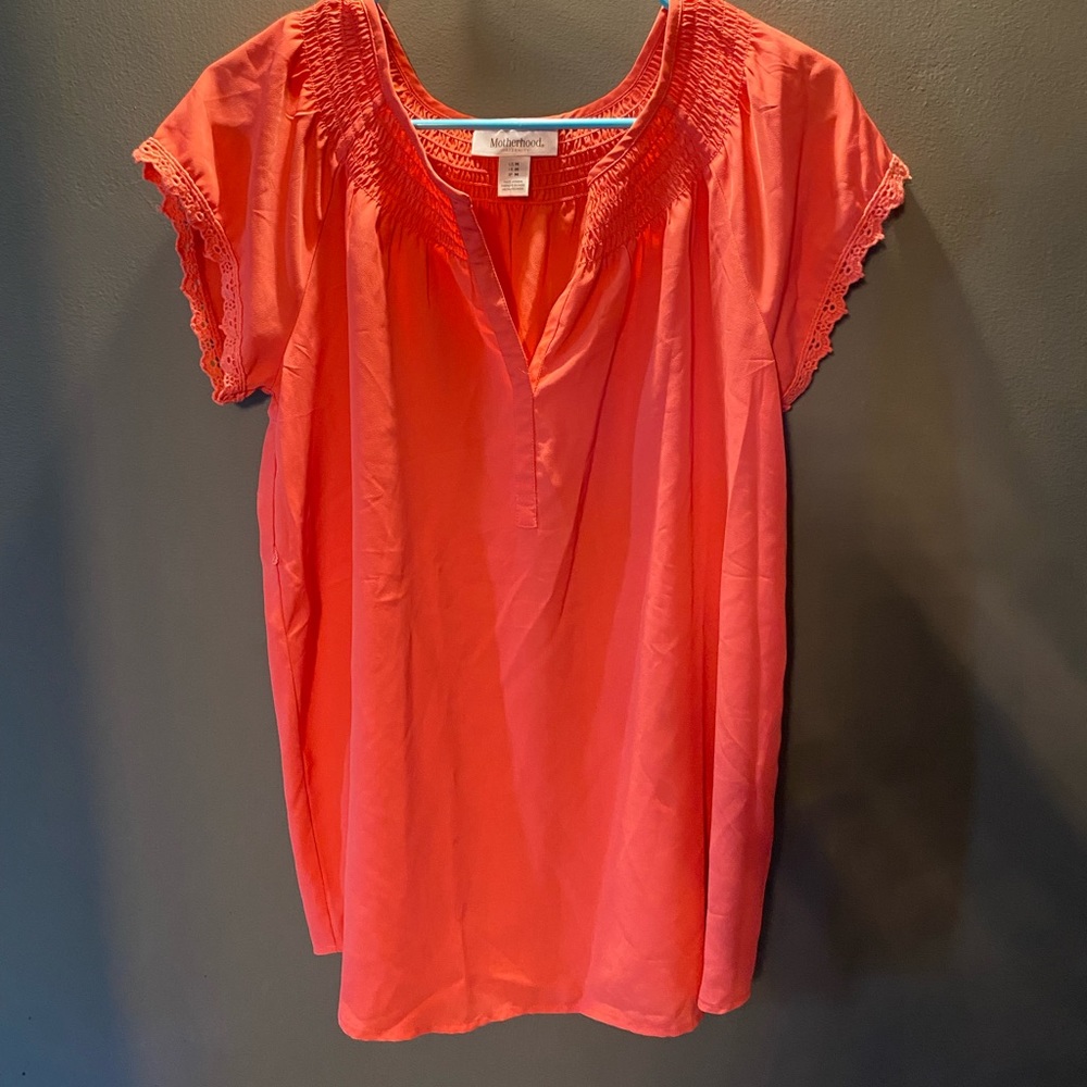 2/$20 Motherhood Lightweight Top size M
